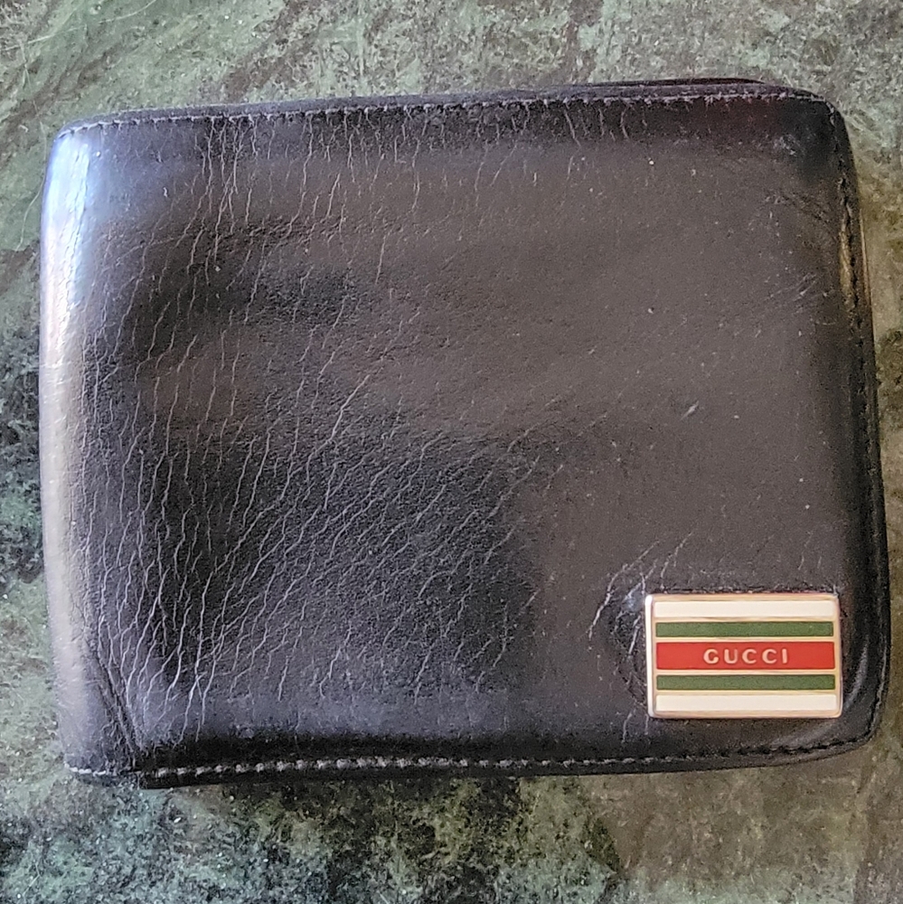 Gucci Black Leather Bi-Fold Wallet W/ Coin Pouch. EUC.
